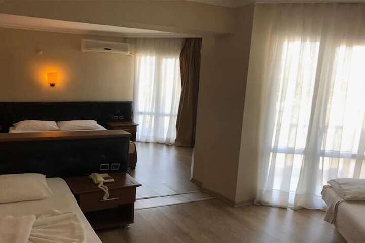 Room 15 of 48