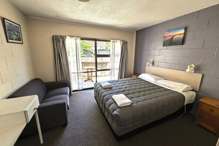 Room 17 of 76