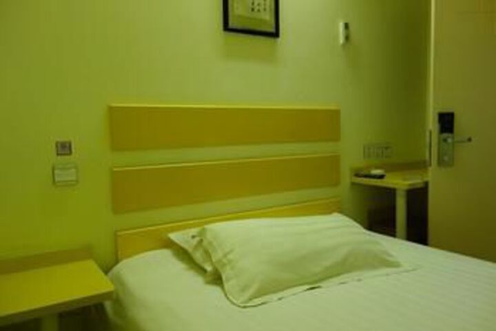 Room 10 of 38