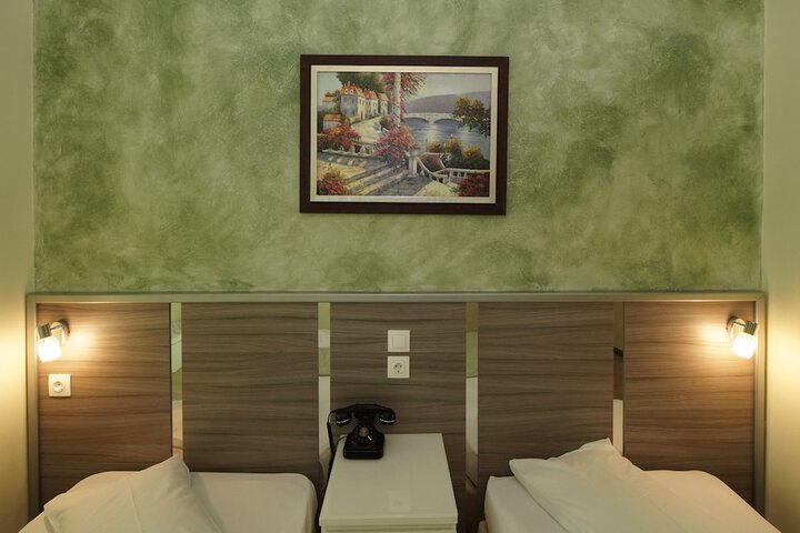 Room 62 of 100