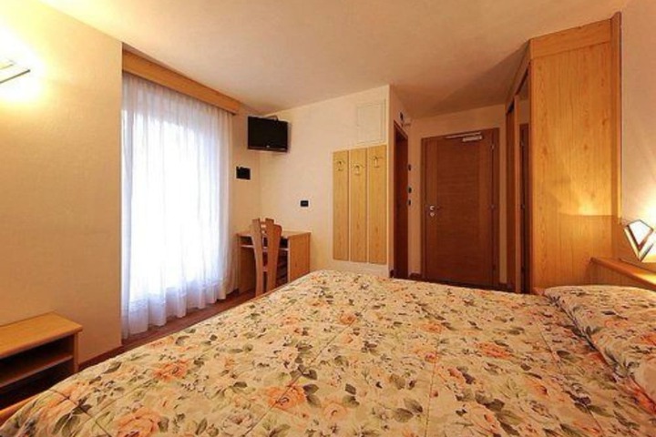 Room 4 of 50