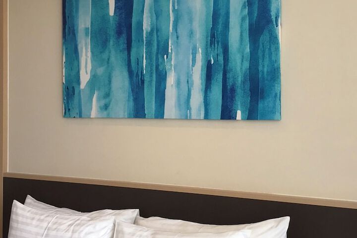 Room 7 of 32