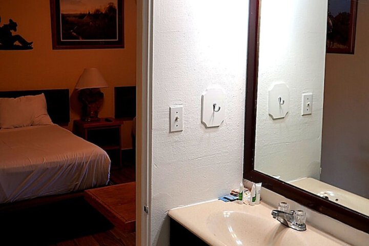 Room 25 of 81