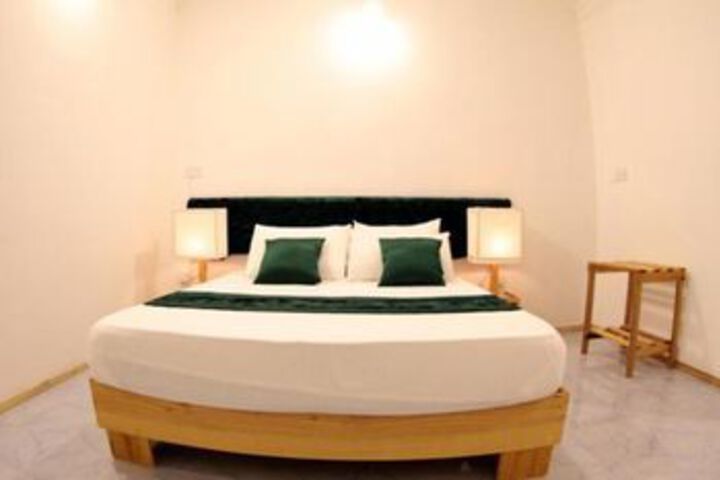 Room 7 of 26