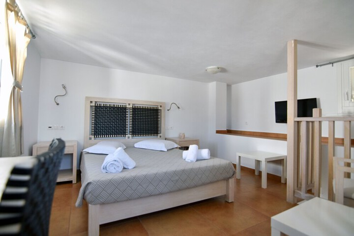 Room 4 of 35