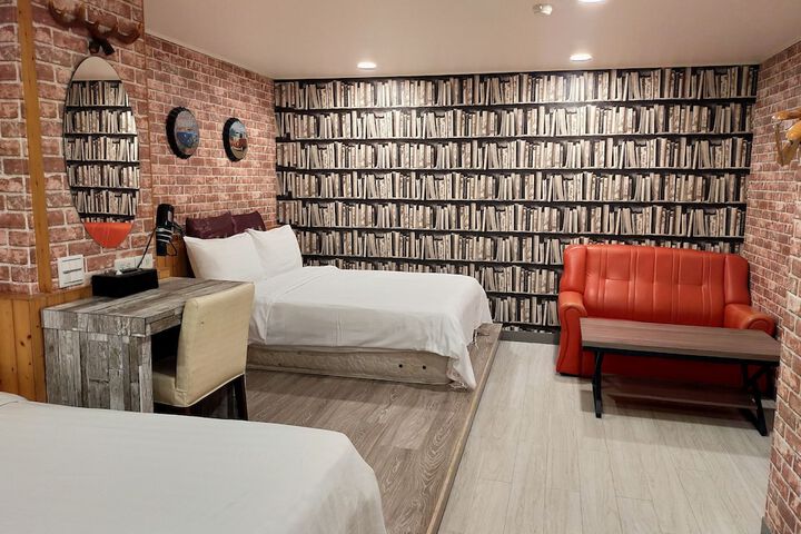 Room 5 of 32
