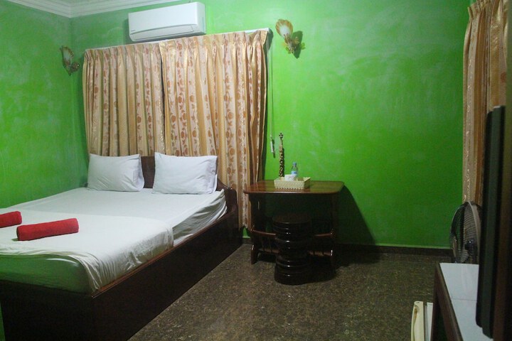 Room 18 of 38