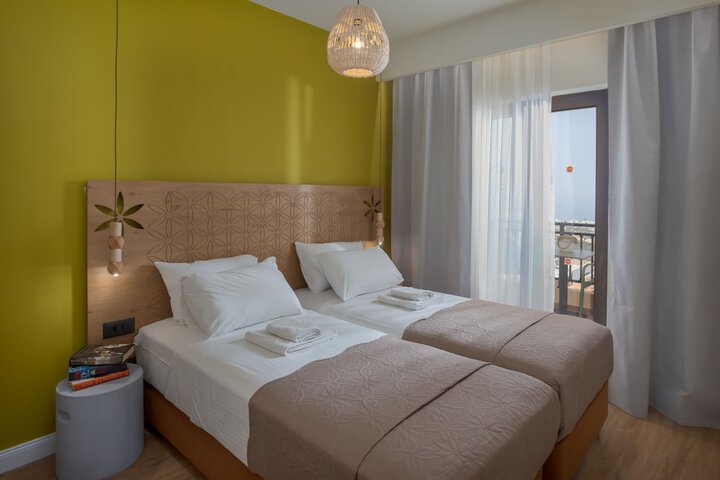 Room 2 of 48
