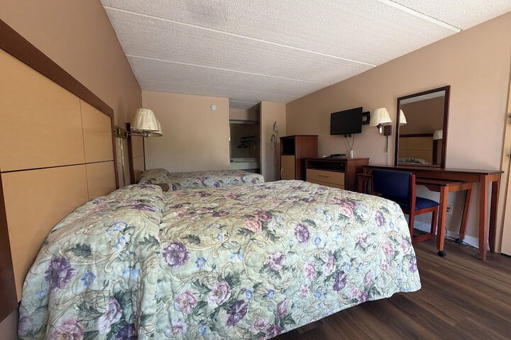 Room 10 of 38