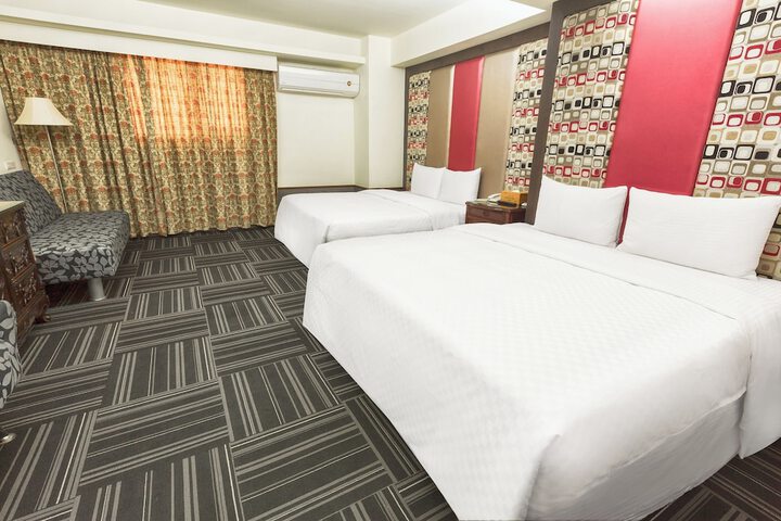 Room 37 of 74