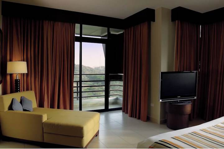 Room 43 of 230