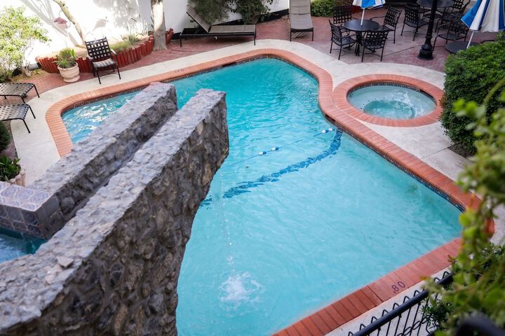 Hotel Exterior 51 of 57