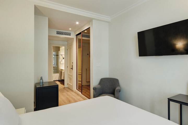 Room 32 of 118