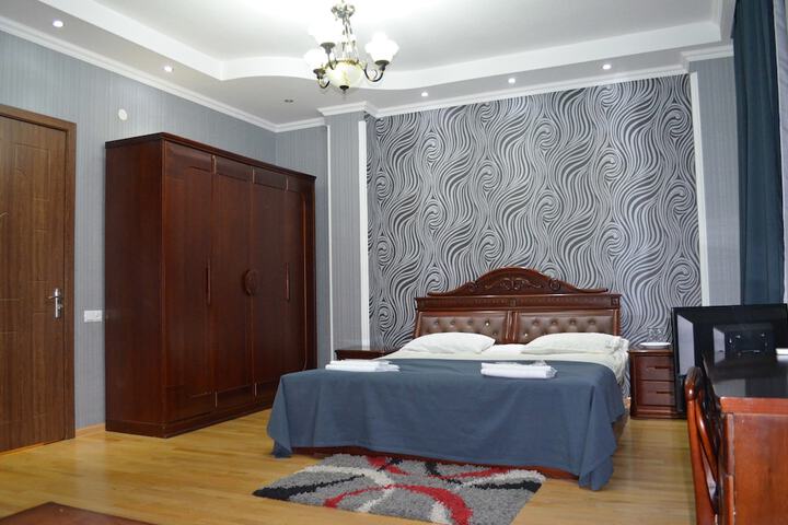 Room 27 of 102
