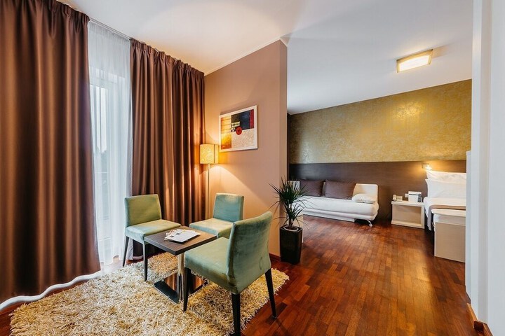 Room 21 of 111