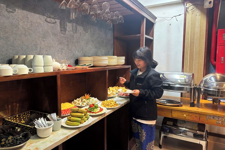 Dining 40 of 53