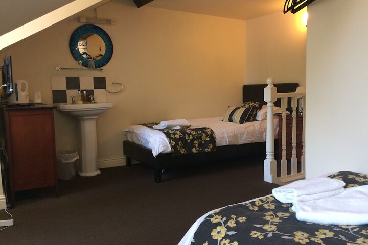 Room 13 of 35
