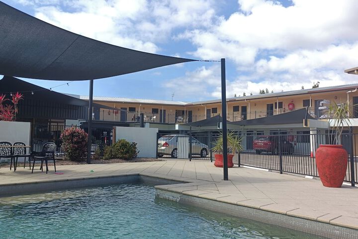 Pool Hotel