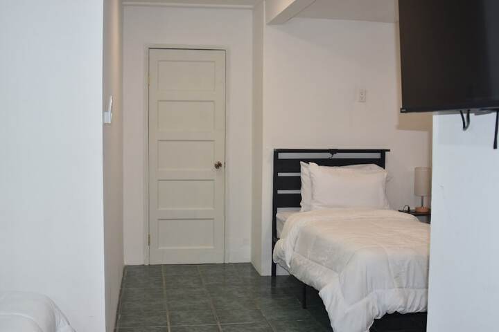 Room 33 of 157