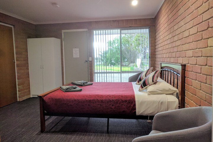 Room 32 of 74