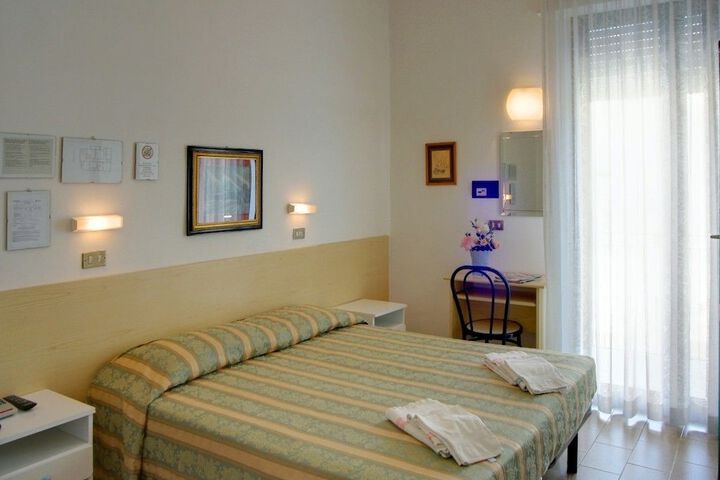 Room 10 of 66