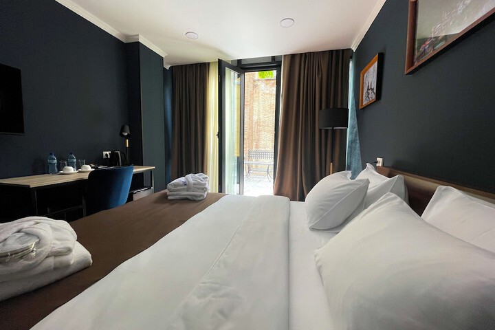 Room 36 of 240
