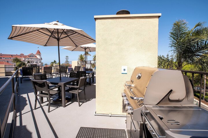 Sundeck 94 of 136