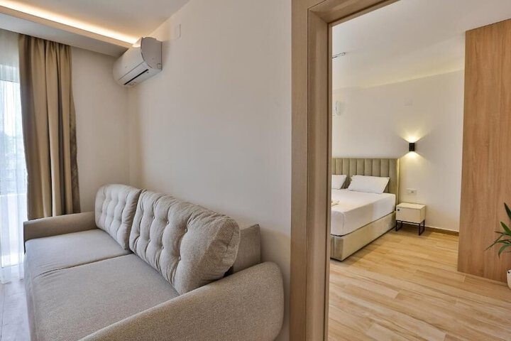 Room 25 of 52