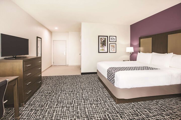 1 King Bed (1 of 9)