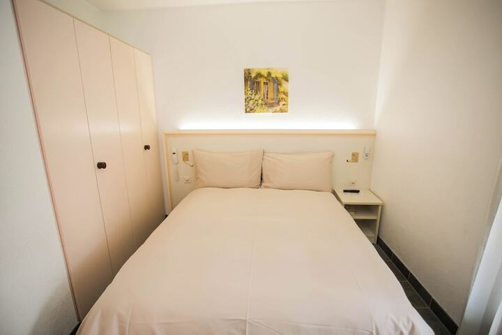 Room 35 of 63