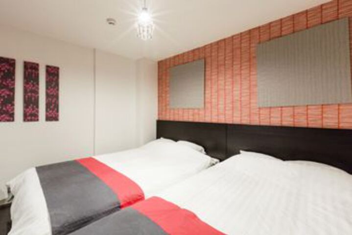 Room 136 of 182