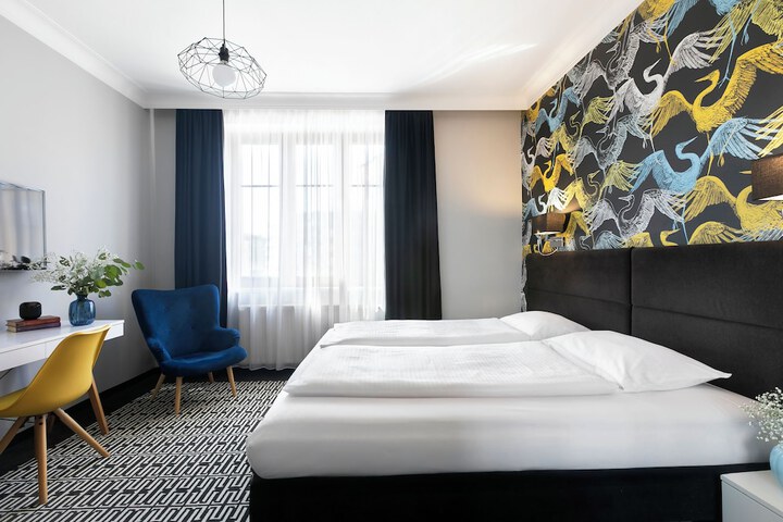 Room 32 of 74