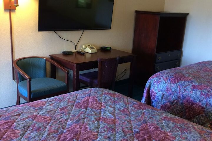Standard | King Bed (3 of 6)