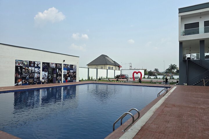Pool 37 of 48