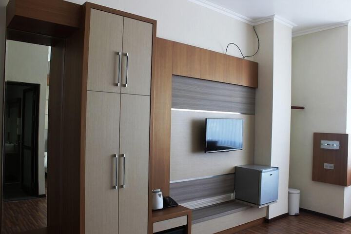 Room 10 of 43