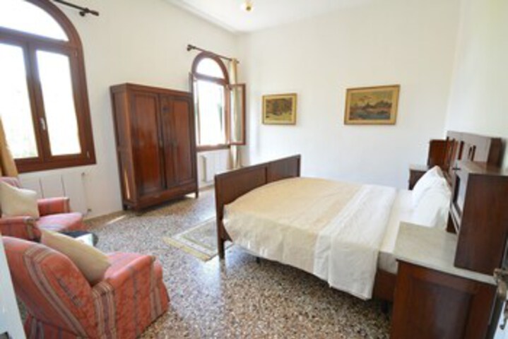 Room 12 of 20