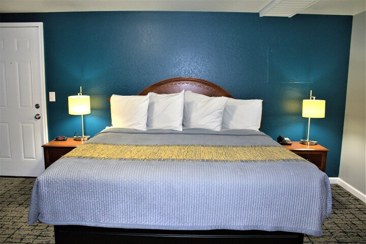Room 27 of 112