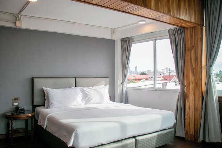 Room 10 of 157