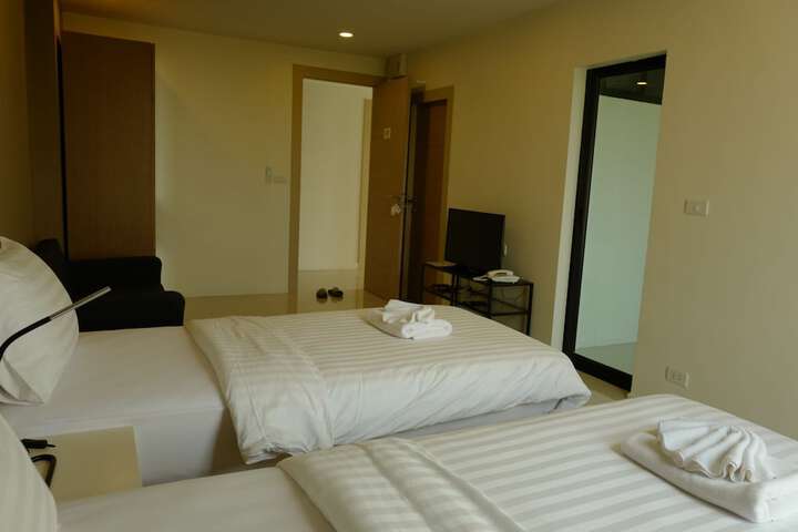 Room 28 of 73
