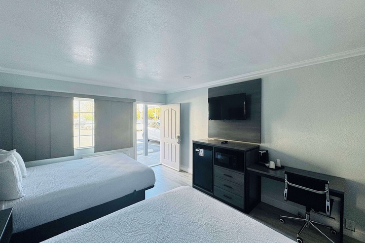 1 Queen Bed (17 of 20)