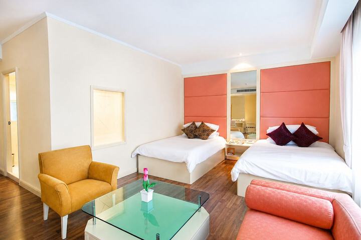 Room 32 of 84