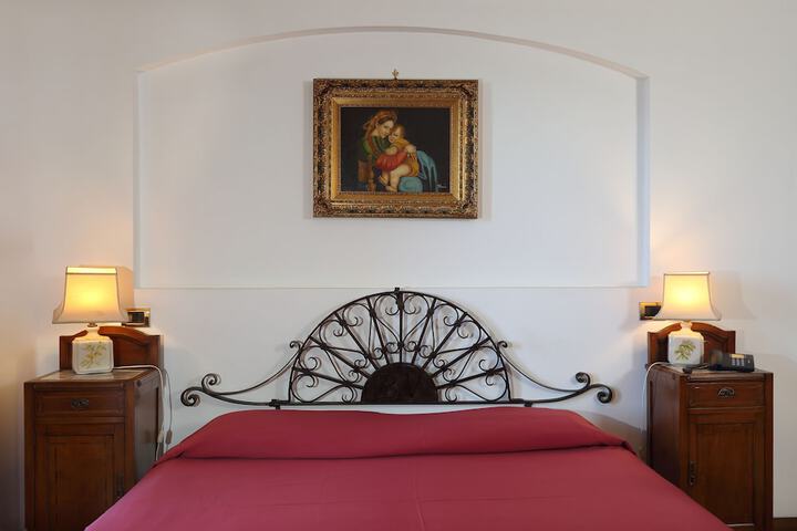 Room 25 of 123