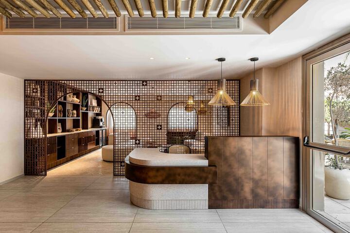 Entrance & Lobby