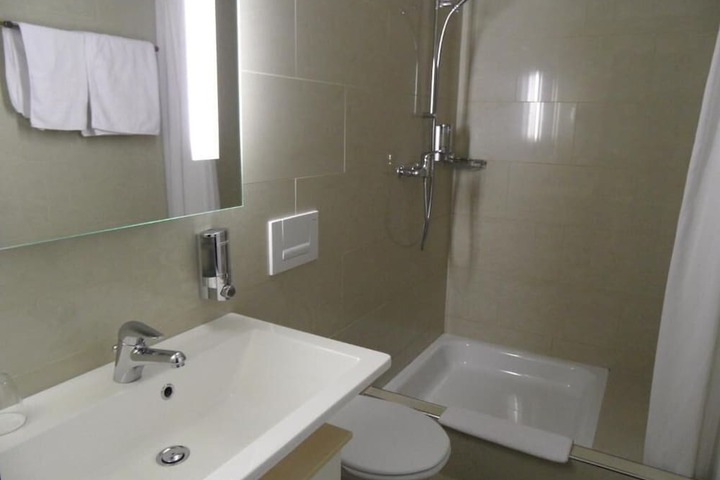 Room 16 of 23
