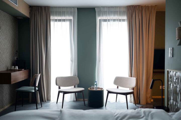 Room 28 of 100
