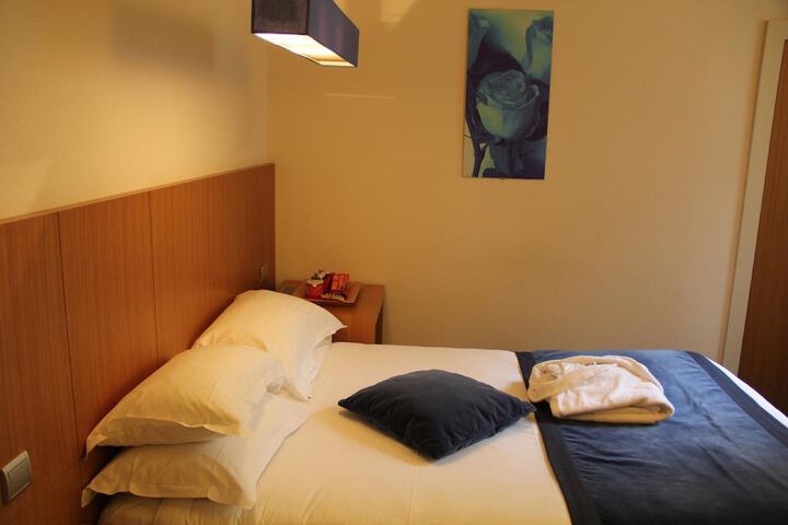 Room 15 of 33