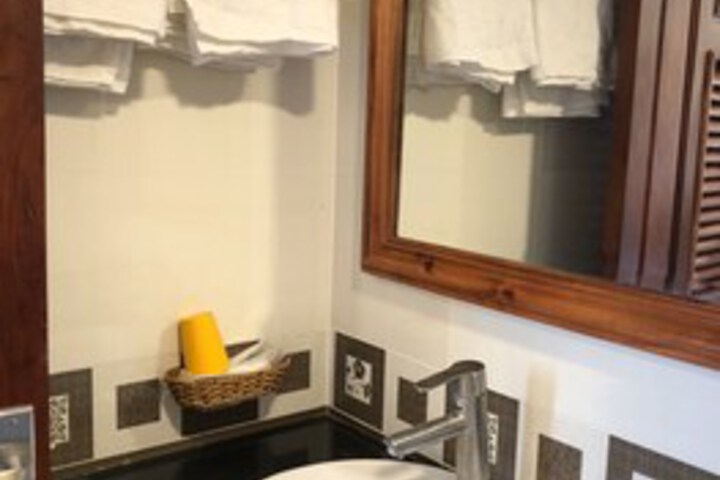 Room 2 of 20