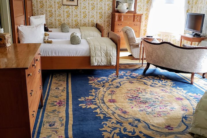 Room 9 of 100