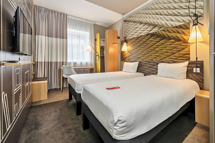 Room 15 of 49