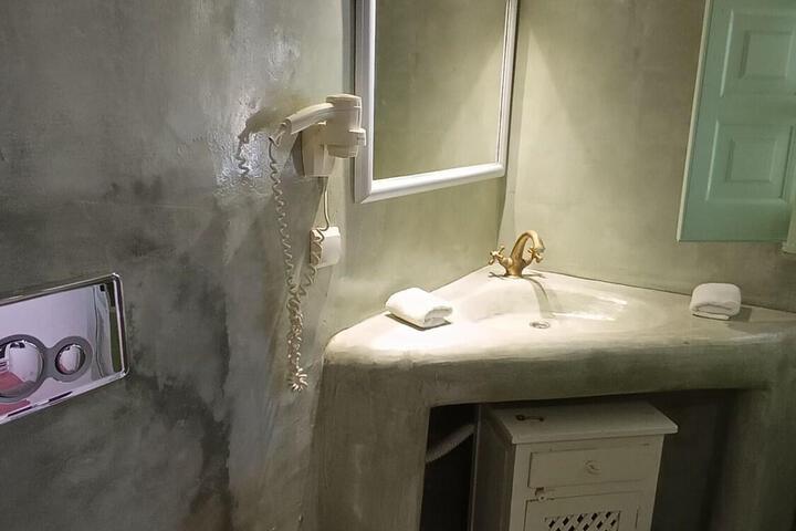 Room 73 of 85